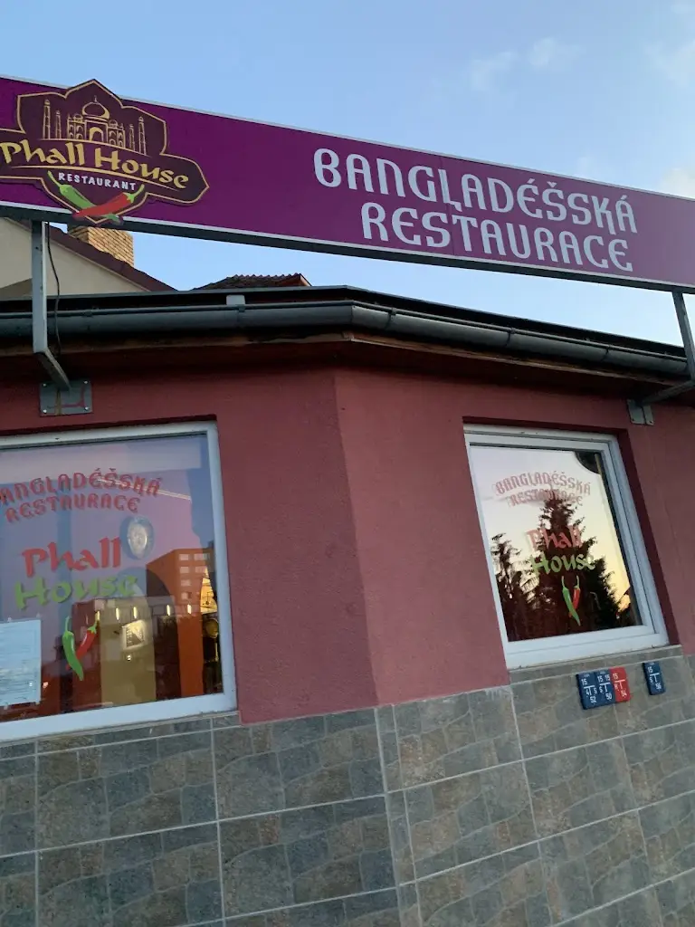 Sakhawat Hossain_Phall House_Chodov_recensione