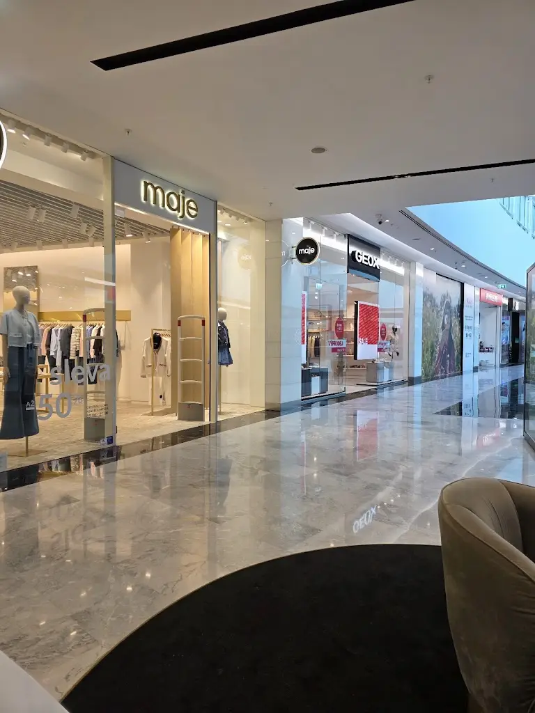 F Alsuwaidi_Westfield Chodov_Chodov_recensione