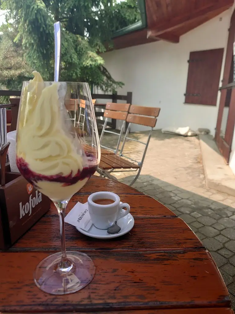 Martina Hrabovská_Loděnice Podskalí_Čimelice_review