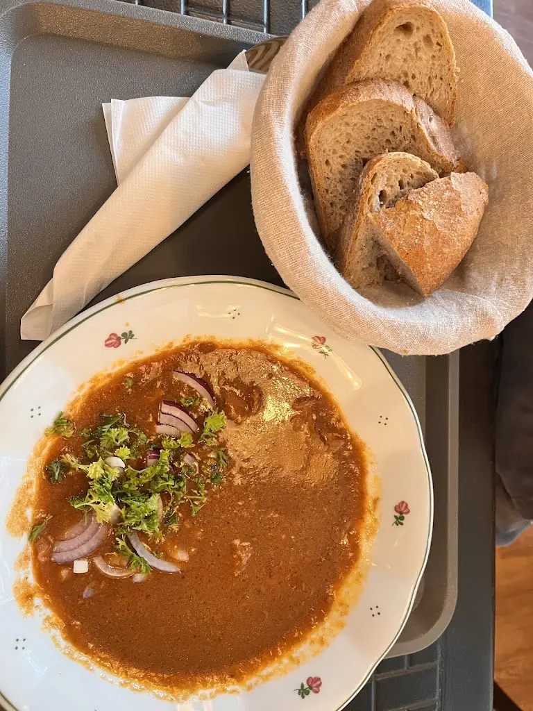 Kateřina Jandurová_Sámoška_Františkovy Lázně_recensione