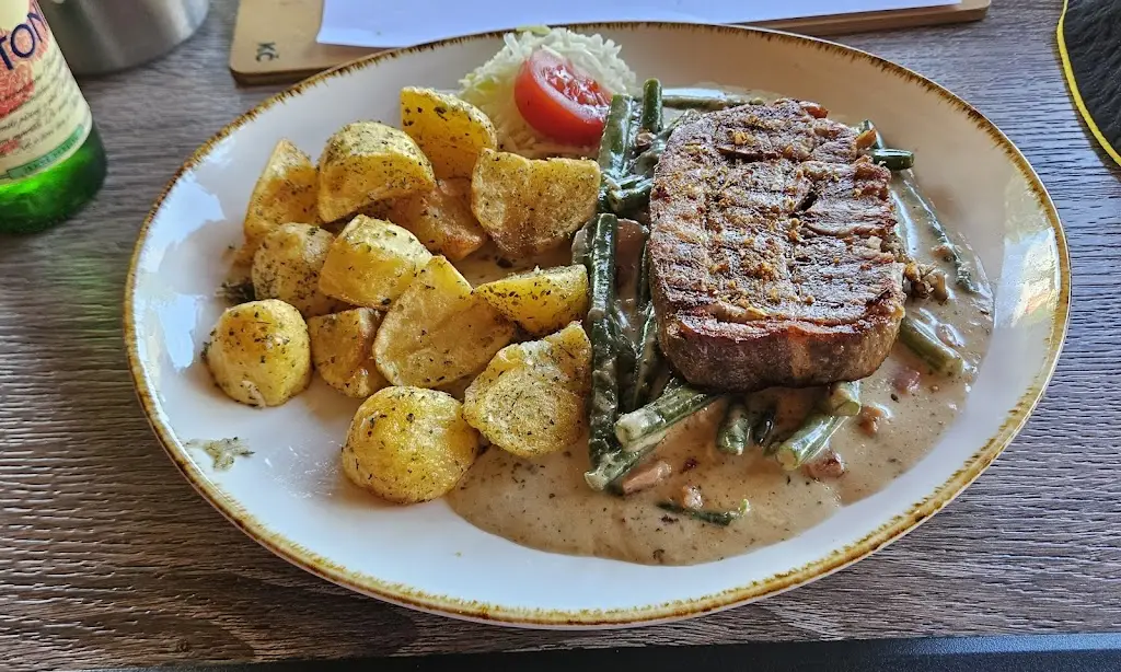 Antonín Jalovec_Restaurace Na Truhlárně_Habartov_review