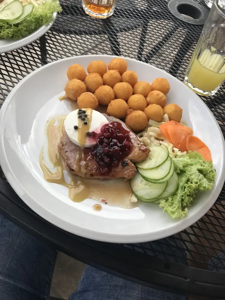 JANUSZ NOWACKI_Bistro NA PŮL CESTY (,,U Páji'')_Hroznětín_review