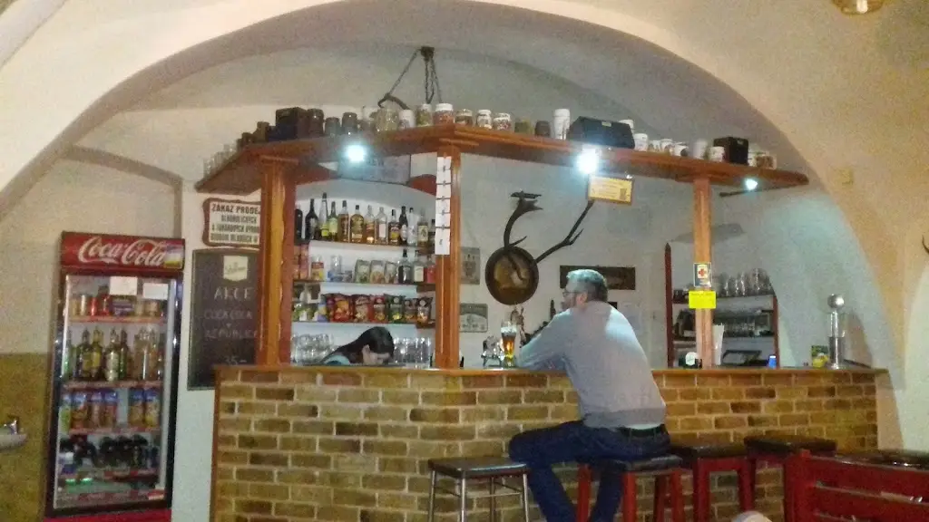 restaurace Kino restaurant in Hroznětín