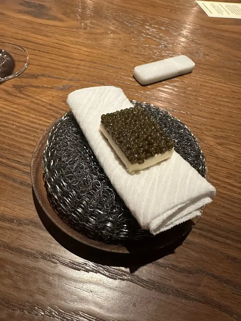 Jeffrey Zhu_DSTAgE_Klášter_review