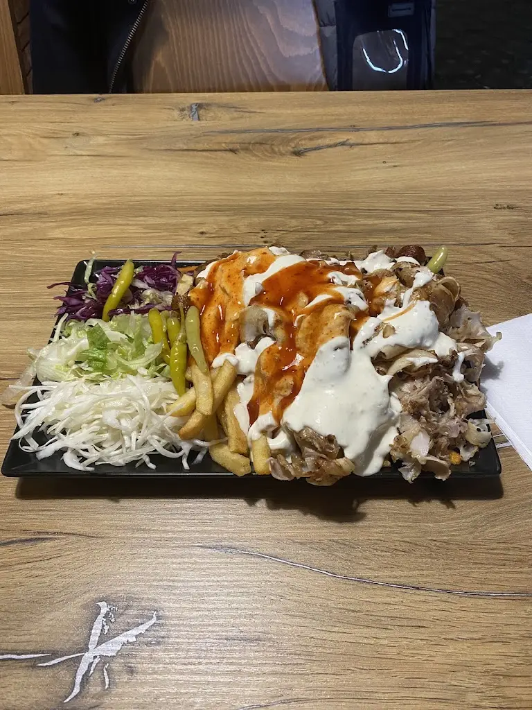 Borys Bond_Pizza Kebab M&A_Hranice_recensione