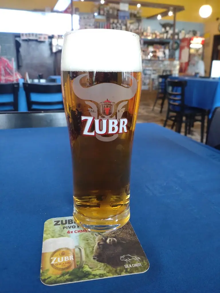 Jacek Piotr Cegiełka_Nádražní restaurace_Hranice_review