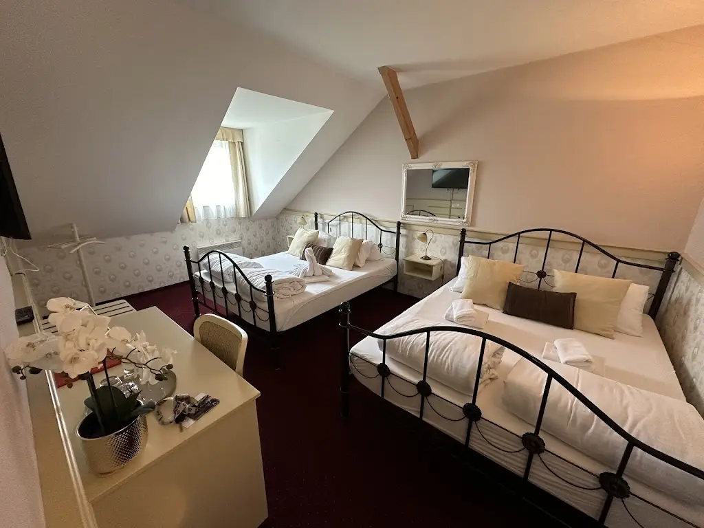 Zámek Kamenný Dvůr_Kynšperk nad Ohří_slider_image_2