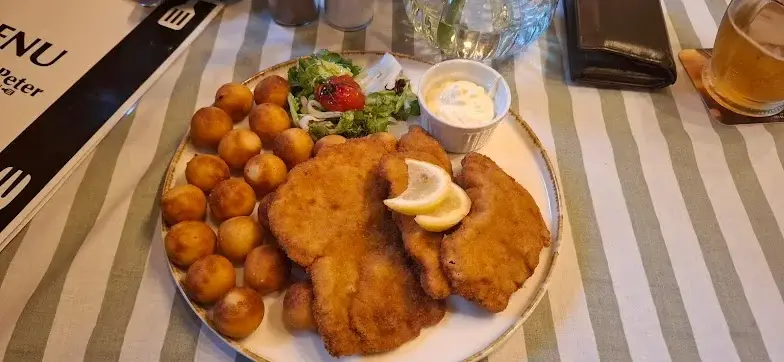 Yenkee and Peter Restaurant and gril_Kraslice_slider_image_3