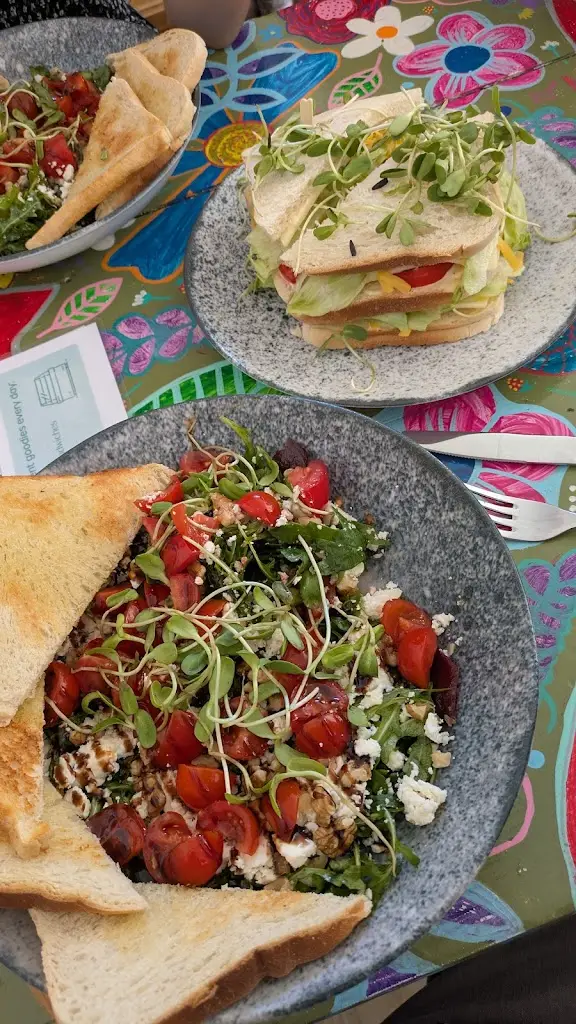 Christoph Klöcker_Kousek Lokte_Loket_review