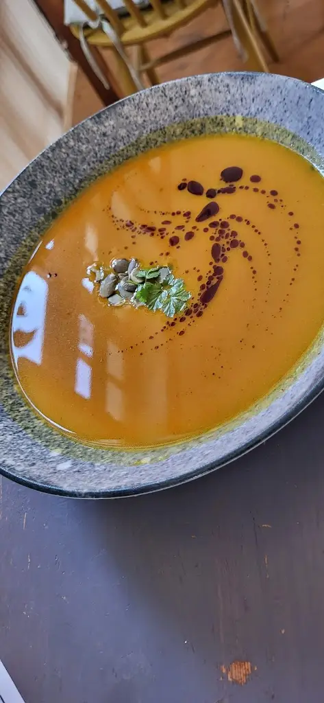 Abby Gail Hermoso_Kousek Lokte_Loket_review