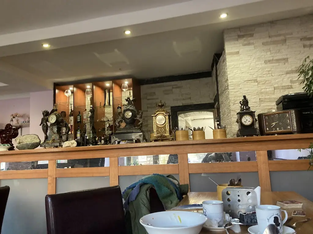 Tear4Pixelation_SenViet Restaurace_Loket_review