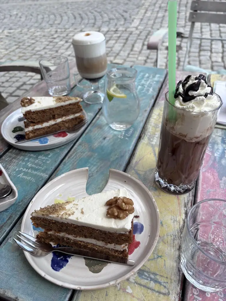 Malwina S_Galerie Café_Loket_recensione