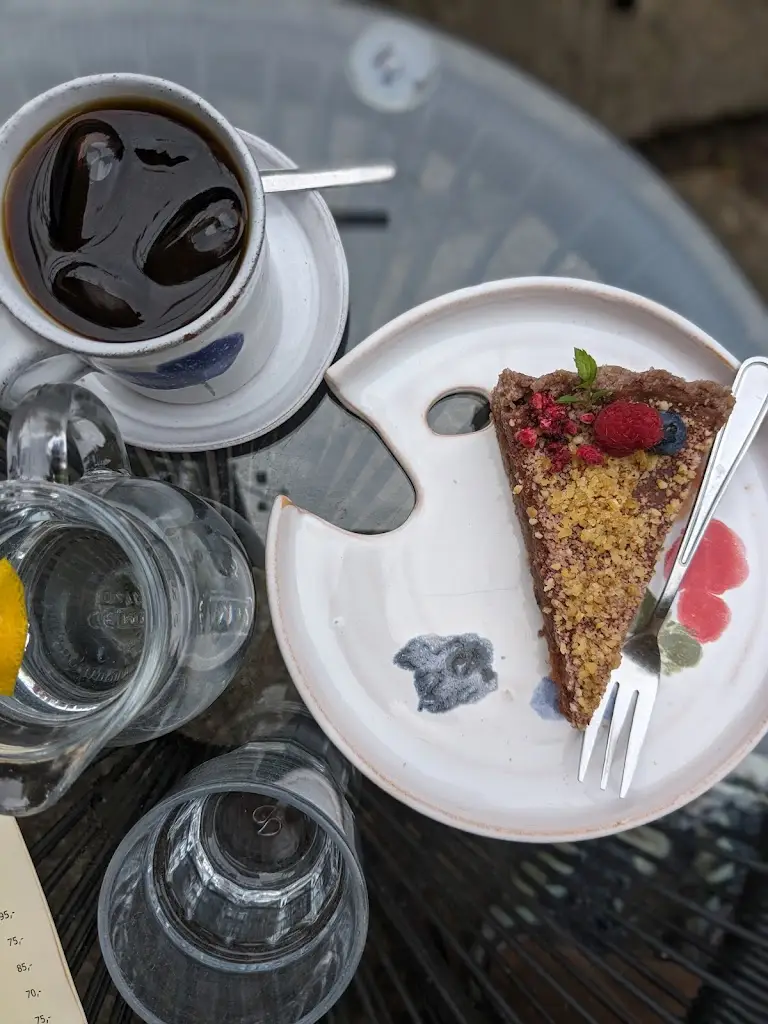 Lenka Krelinova_Galerie Café_Loket_recensione