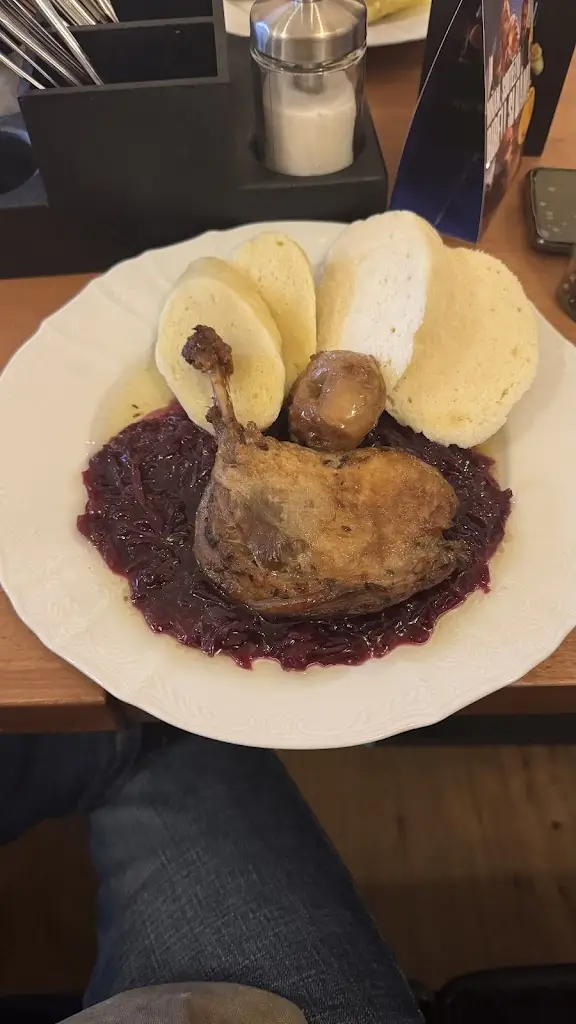 Michael Krueger_Rodinný lihovar a restaurace U Bílého koně_Loket_review