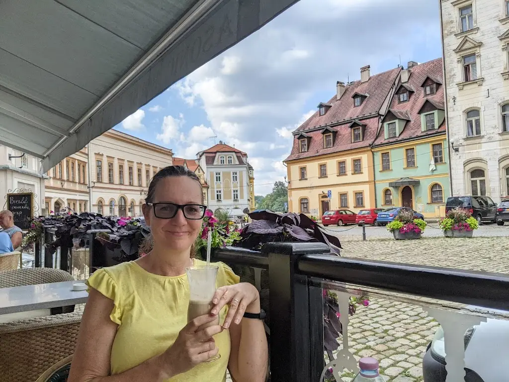 Chad Moore_Pension Masonic House_Loket_review