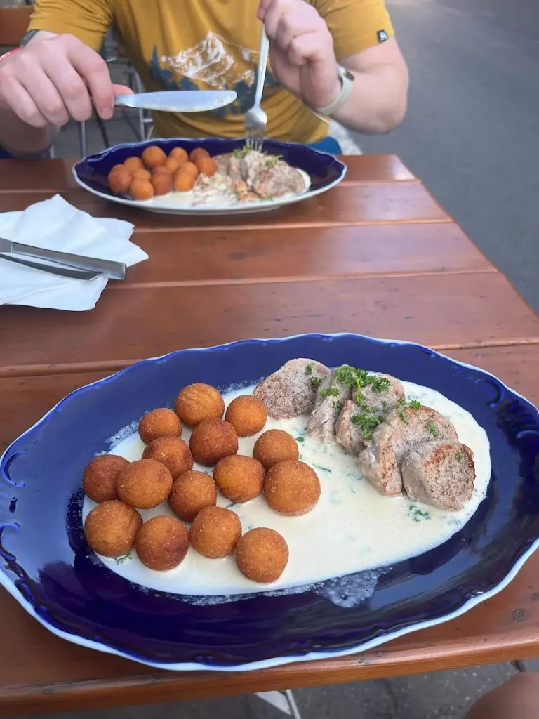 Tomas Blazo_Restaurace u Kostela_Luby_review