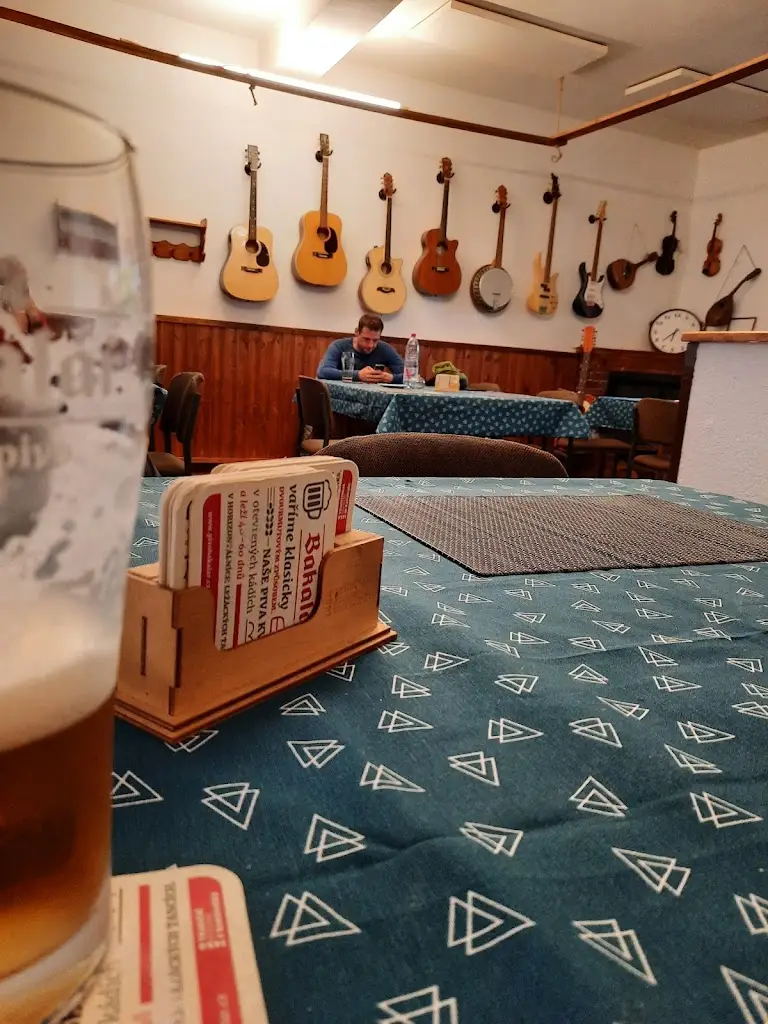 HD19761_Restaurace u Kostela_Luby_review