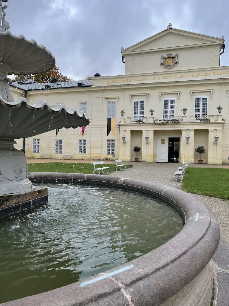 Shereena Lootah_State chateau Kynžvart_Lázně Kynžvart_recensione