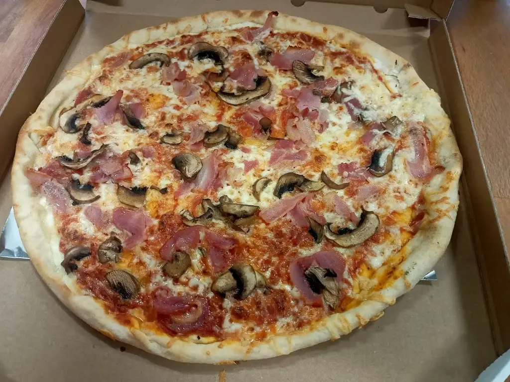 Menu_PizzaEduardo_Merklín_image_4