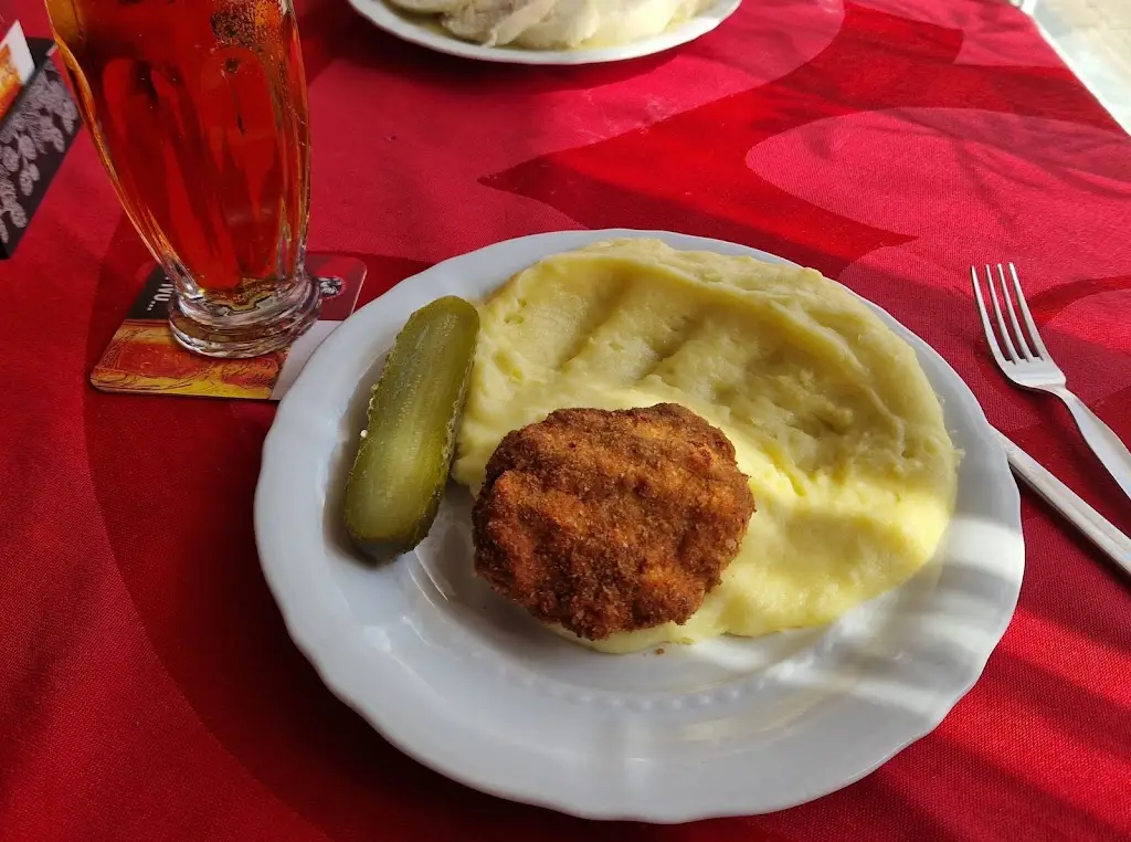 Restaurace a kulturní dům Meteor_Nové Sedlo_slider_image_3