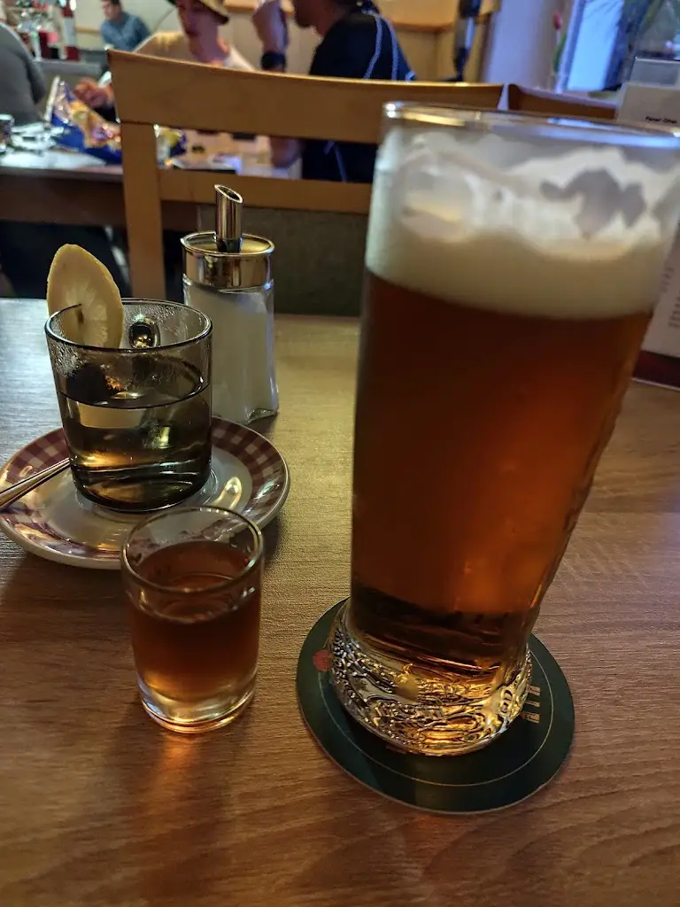 Zdeněk Žďánský_Hospůdka ve Šnekách_Plesná_review