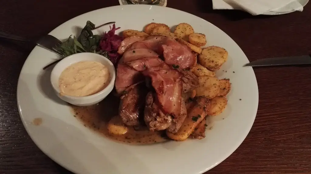 Ales Novak_Restaurace Český Dům_Plesná_review