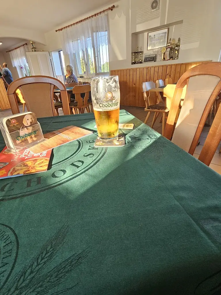 Milan Volek_Pohostinství U Kostela TJ Sokol_Velká Hleďsebe_review