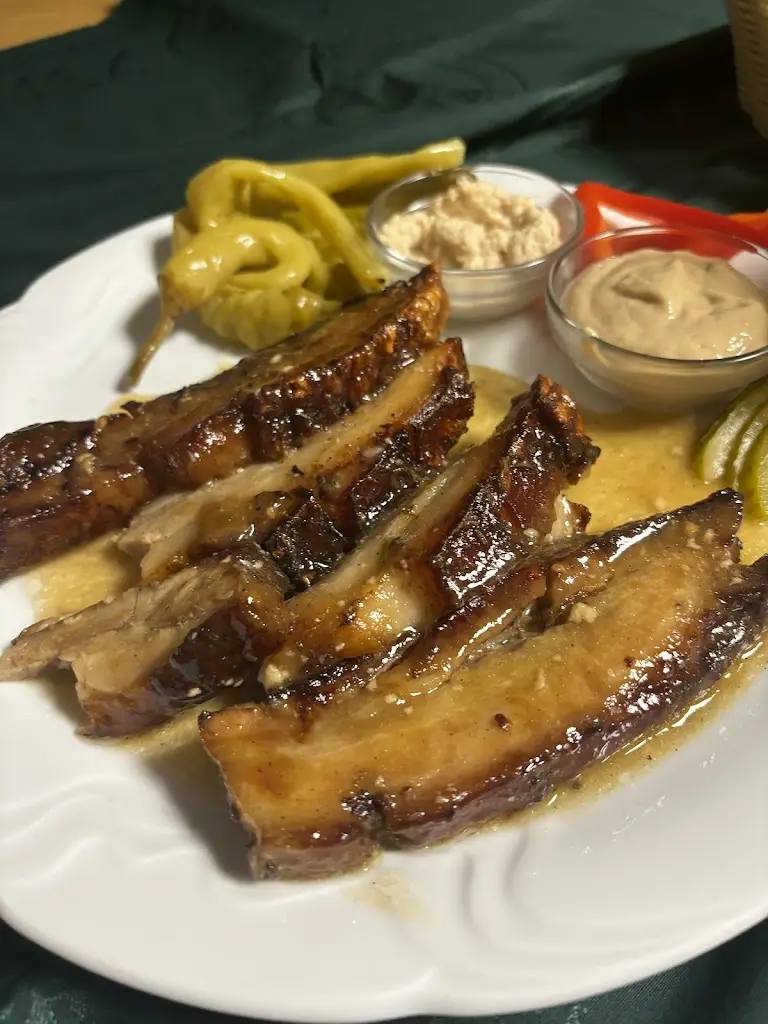 Arnošt Folprecht_Pohostinství U Kostela TJ Sokol_Velká Hleďsebe_review