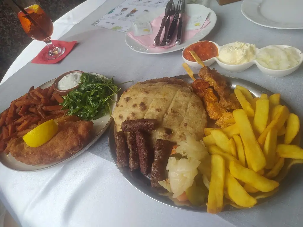 A_Balkaňeros_Velká Hleďsebe_review