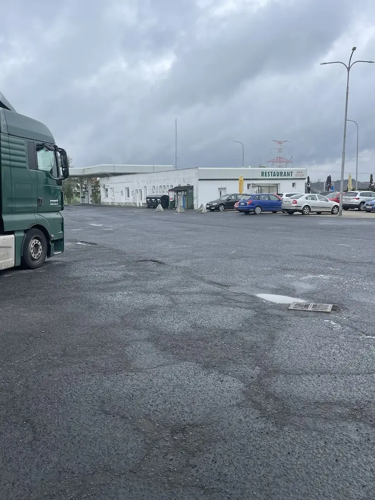 Christian Szilágyi_Restaurant Non Stop_Žlutice_review