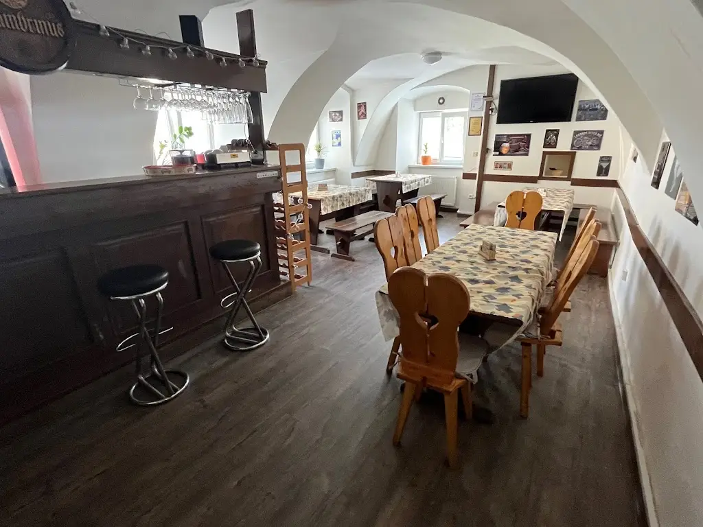 Pizza & Burger u kostela restaurant in Žlutice