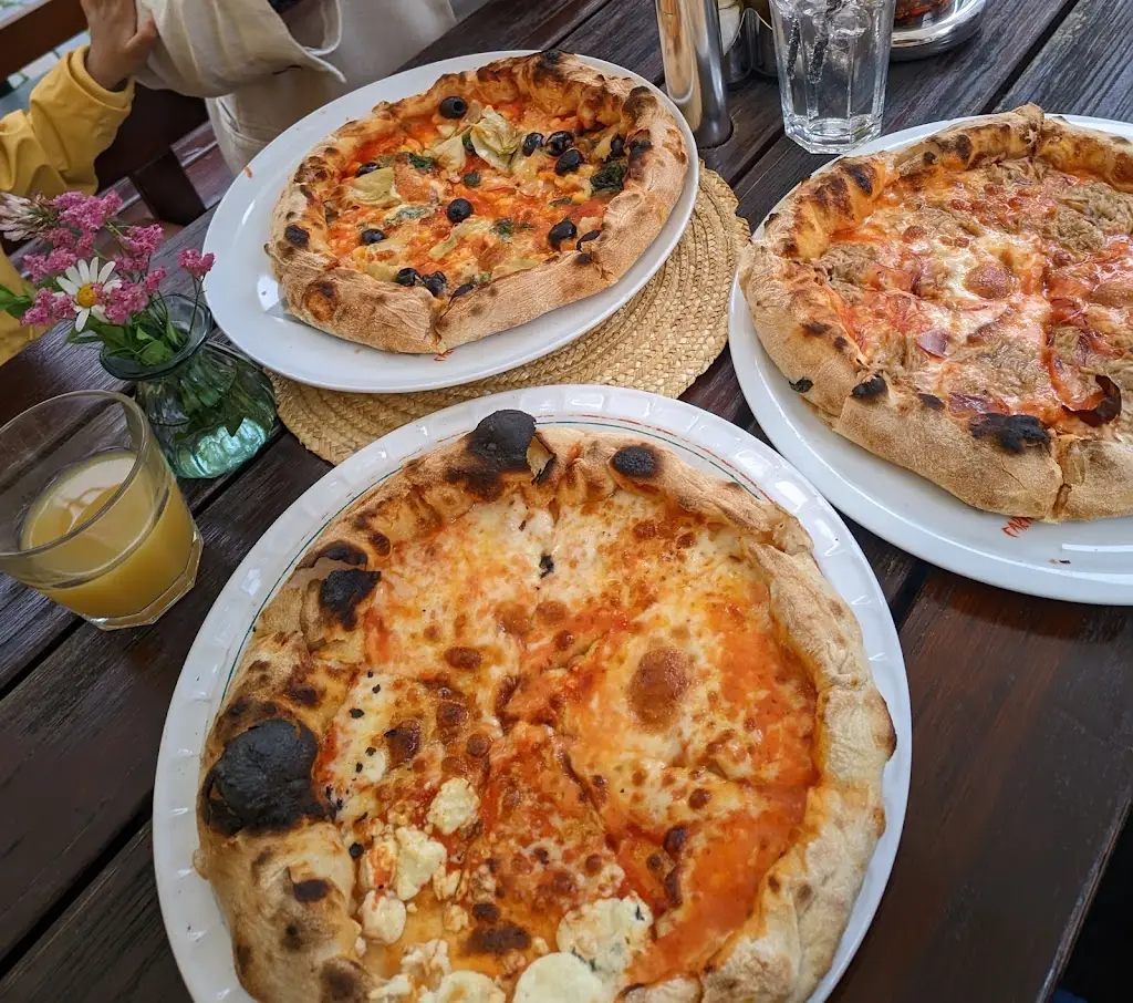 Faisal Masud_Nonna Gina_Český Krumlov_review