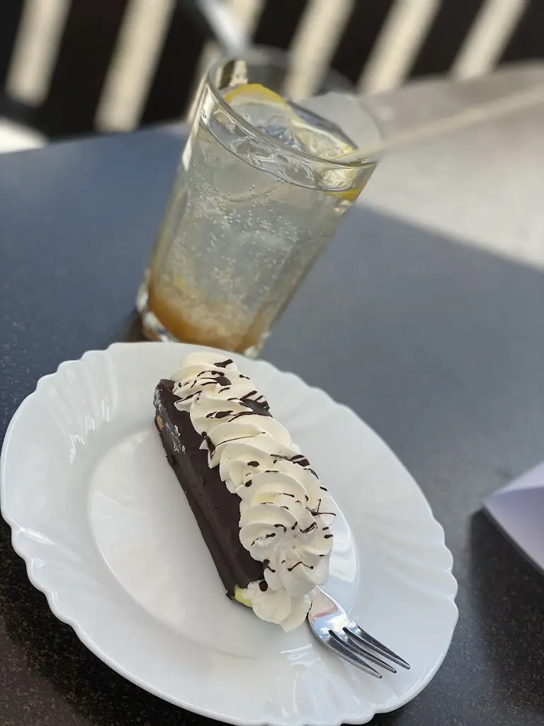 Kateřina Jechova_Cukrárna family café_Golčův Jeníkov_review