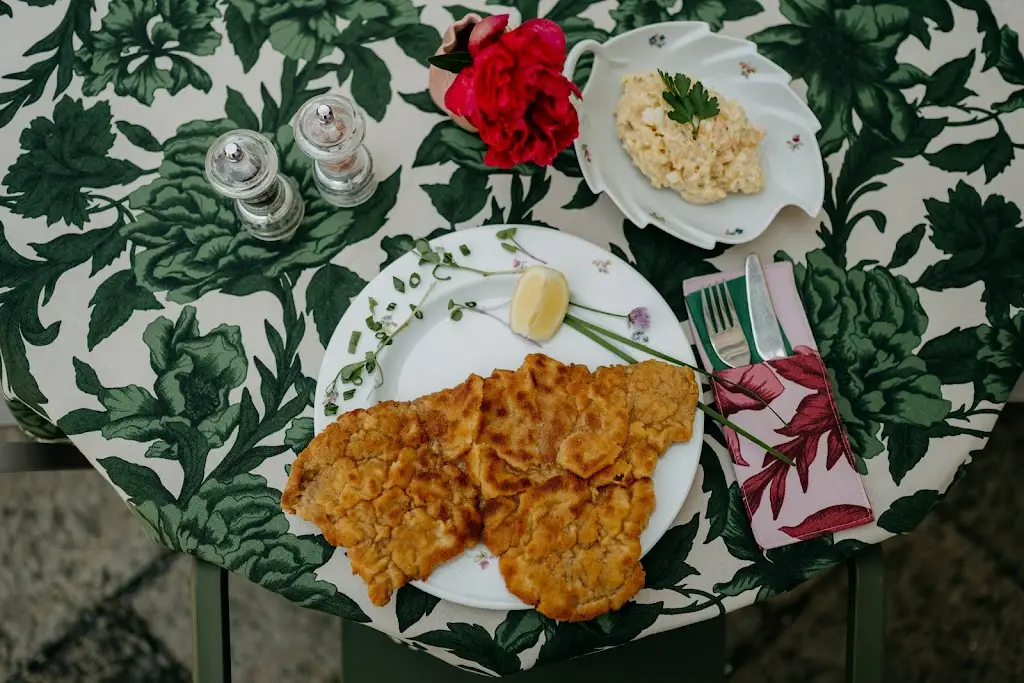 Řízková restaurace Pivoňka_Český Krumlov_slider_image_2