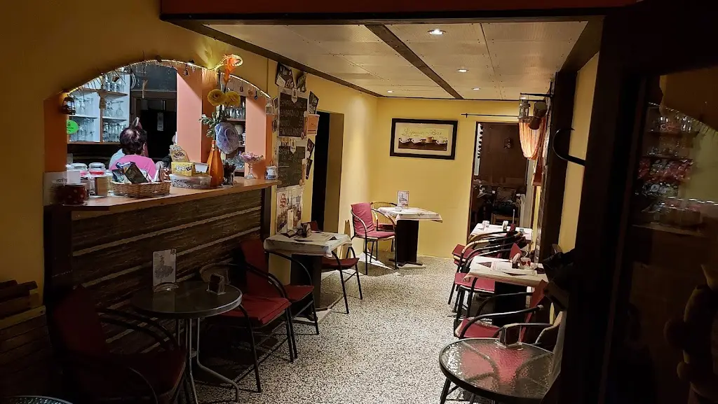 Marian Mais_Kafé Bar Manuel_Dolní Cerekev_review