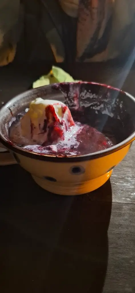 אנטולי ליברמן_Tavern of the Two Maries_Český Krumlov_review