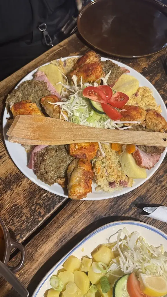 Enrico Alba_Tavern of the Two Maries_Český Krumlov_review