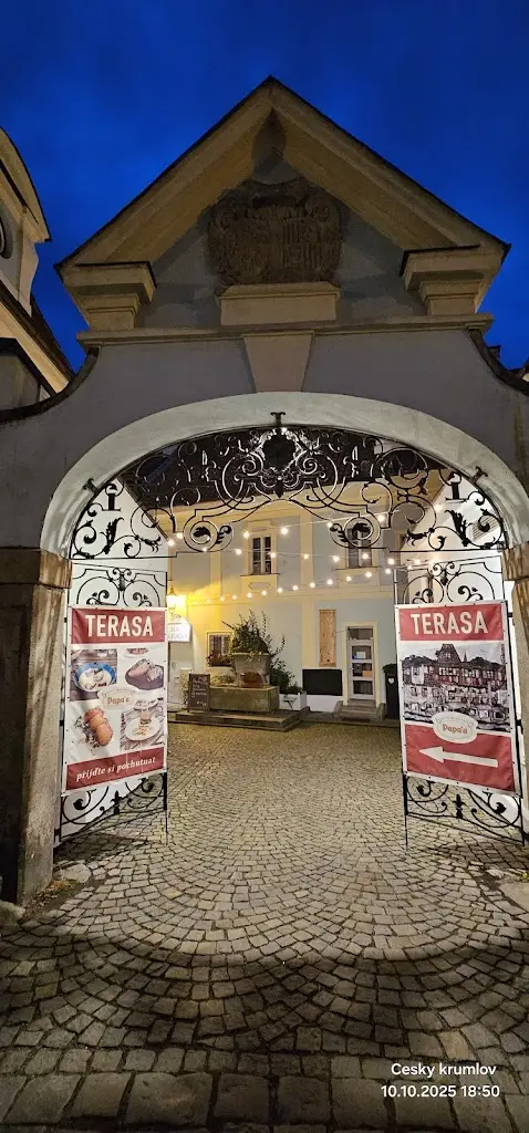 Papa's Living Restaurant_Český Krumlov_slider_image_2