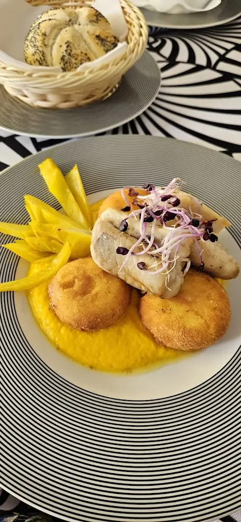 Janet Dunlap_Authentic cafe_Český Krumlov_review