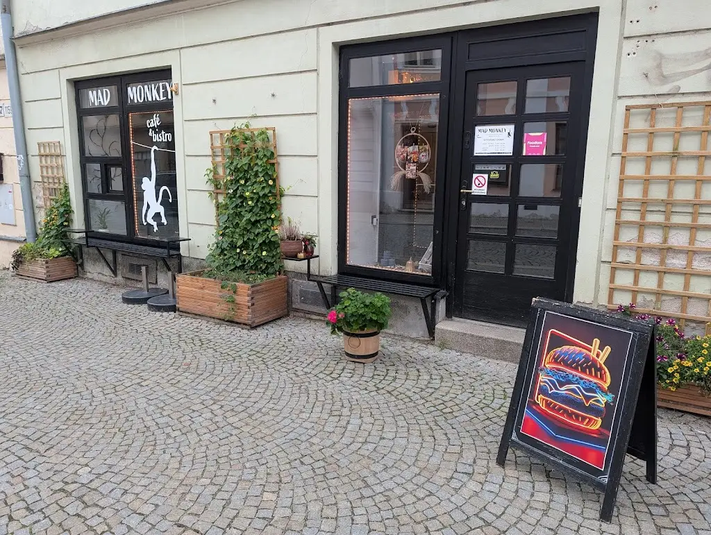 Mad Monkey Café & Bistro_Jihlava_slider_image_3