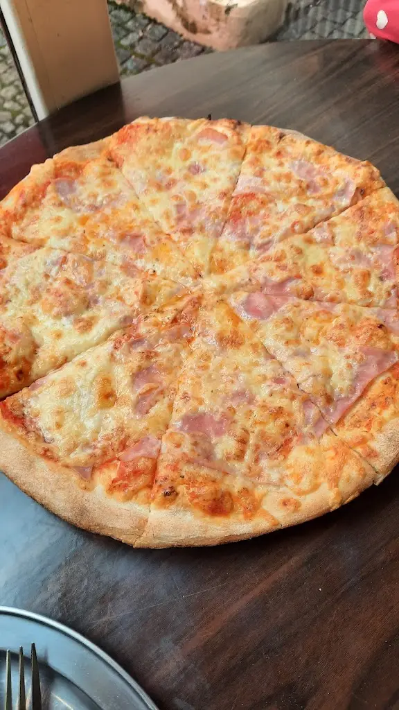 Majda Trajda_Pizzeria 