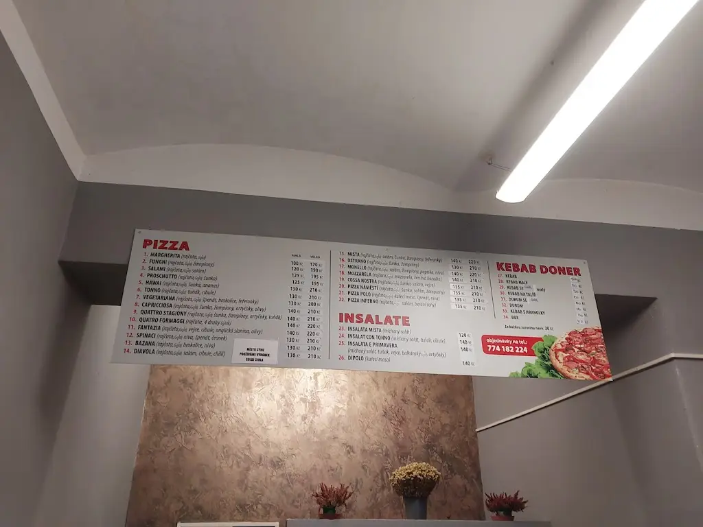 tan_Pizzeria 