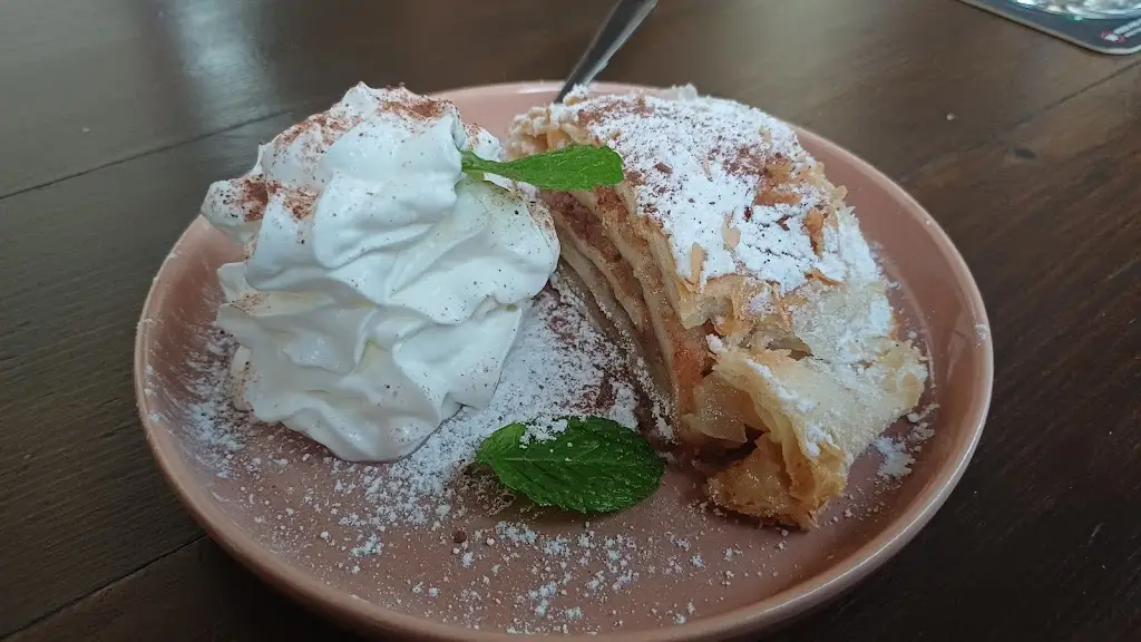 Restaurace a penzion Olga_Kamenice nad Lipou_slider_image_2