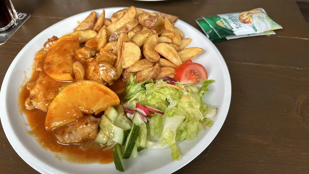 Restaurace a penzion Olga_Kamenice nad Lipou_slider_image_3