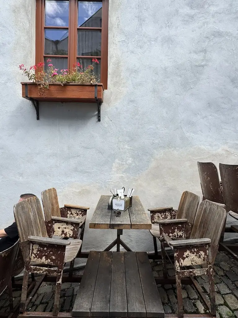 Melika Sadeghi_Můstek Beer&Burger_Český Krumlov_review