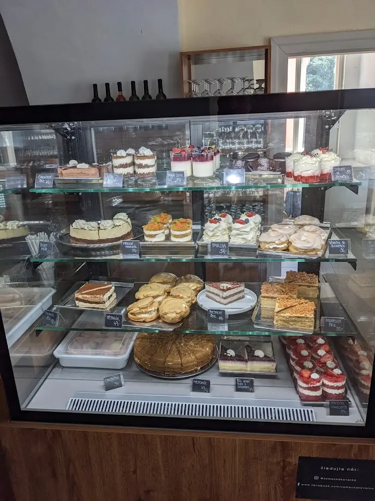 Castle café restaurant in Kamenice nad Lipou