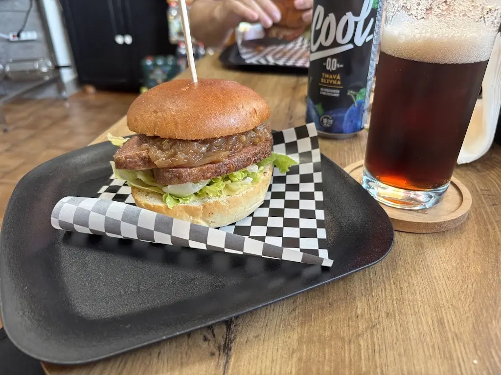 Gril bistro Ježkárna restaurant in Havlíčkův Brod