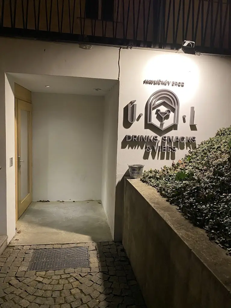 Filip Med_ÚL - DRINKS, SNACKS & VIBES_Havlíčkův Brod_recensione
