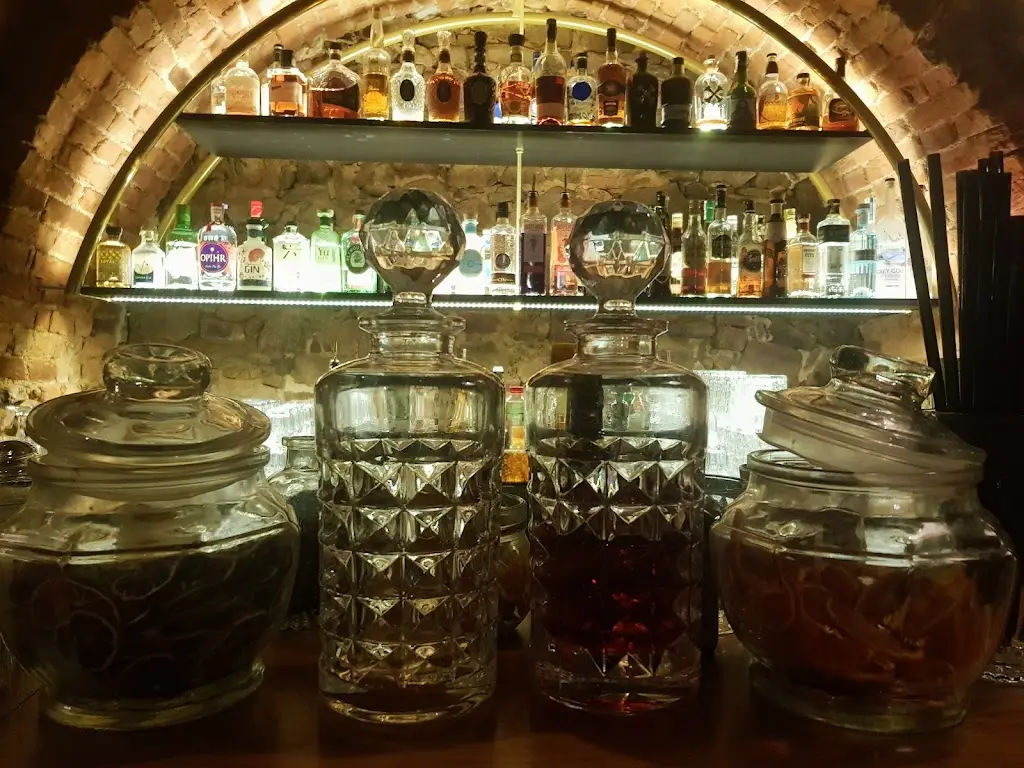 Petr Včela_ÚL - DRINKS, SNACKS & VIBES_Havlíčkův Brod_recensione