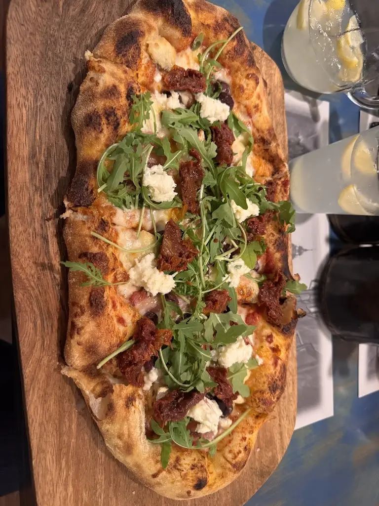 Rinamari Rivera Gonzalez_Retro Café_Český Krumlov_review